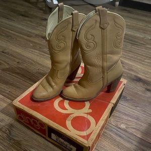 Women’s vintage Dingo Boots